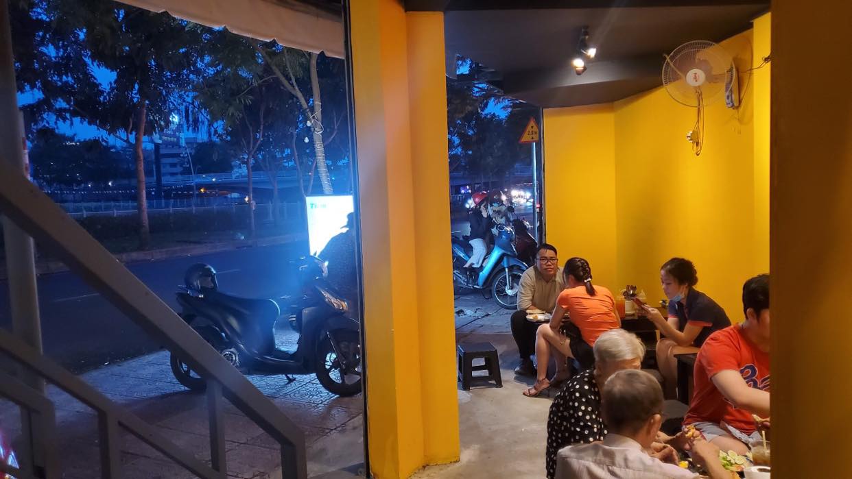 CHo thuê Mặt bằng + Lầu 1  MT 12m Trường Sa, Phường 17, Q. Phú Nhuận